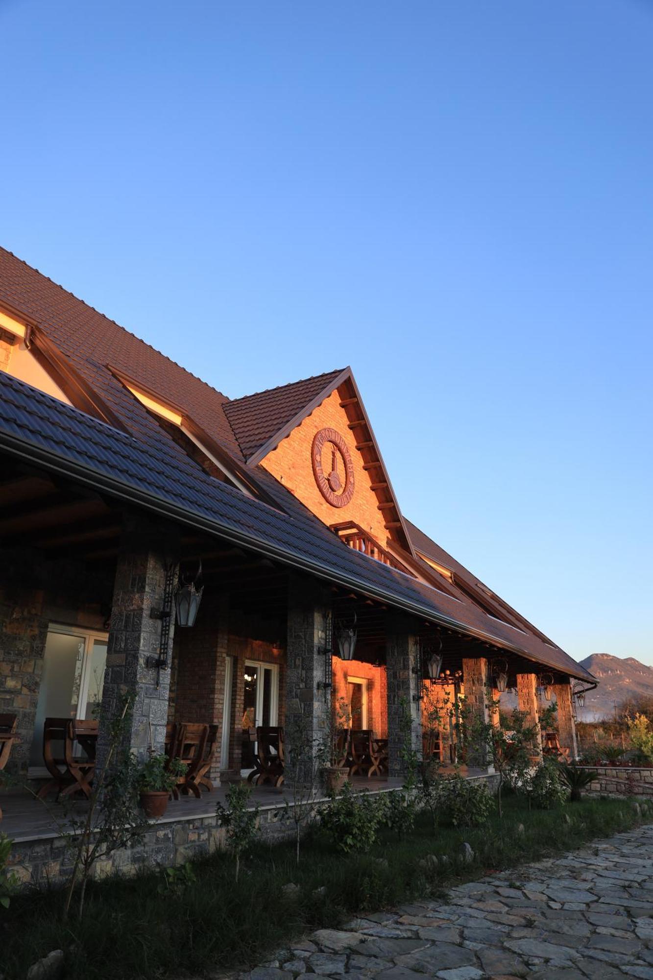 Lahuta E Vjeter Agroturizem Hotel Lac Екстериор снимка