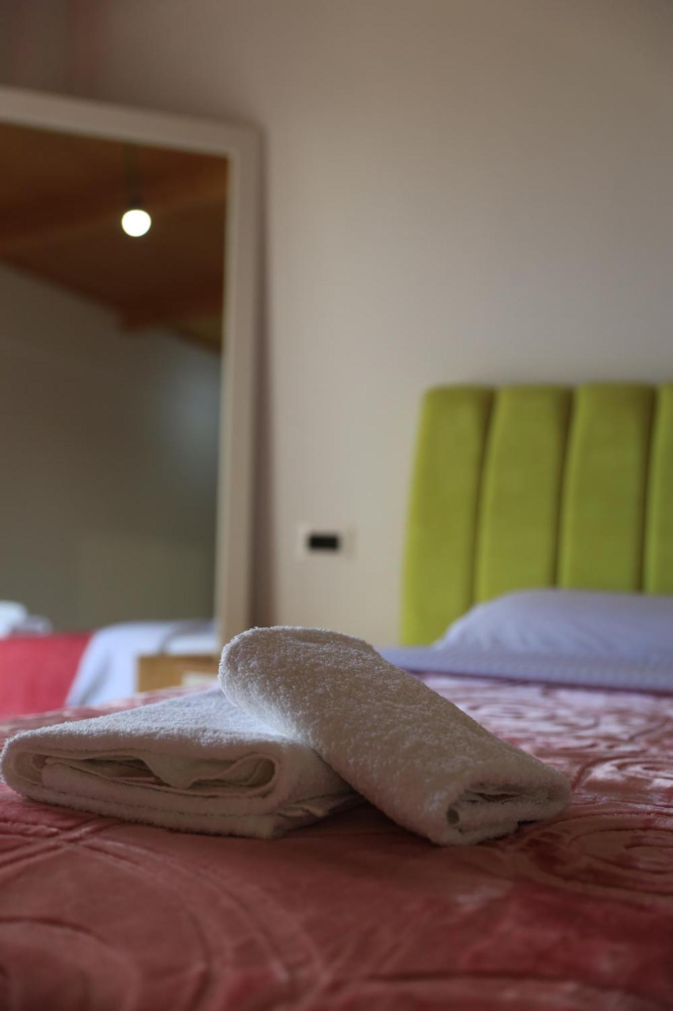 Lahuta E Vjeter Agroturizem Hotel Lac Екстериор снимка