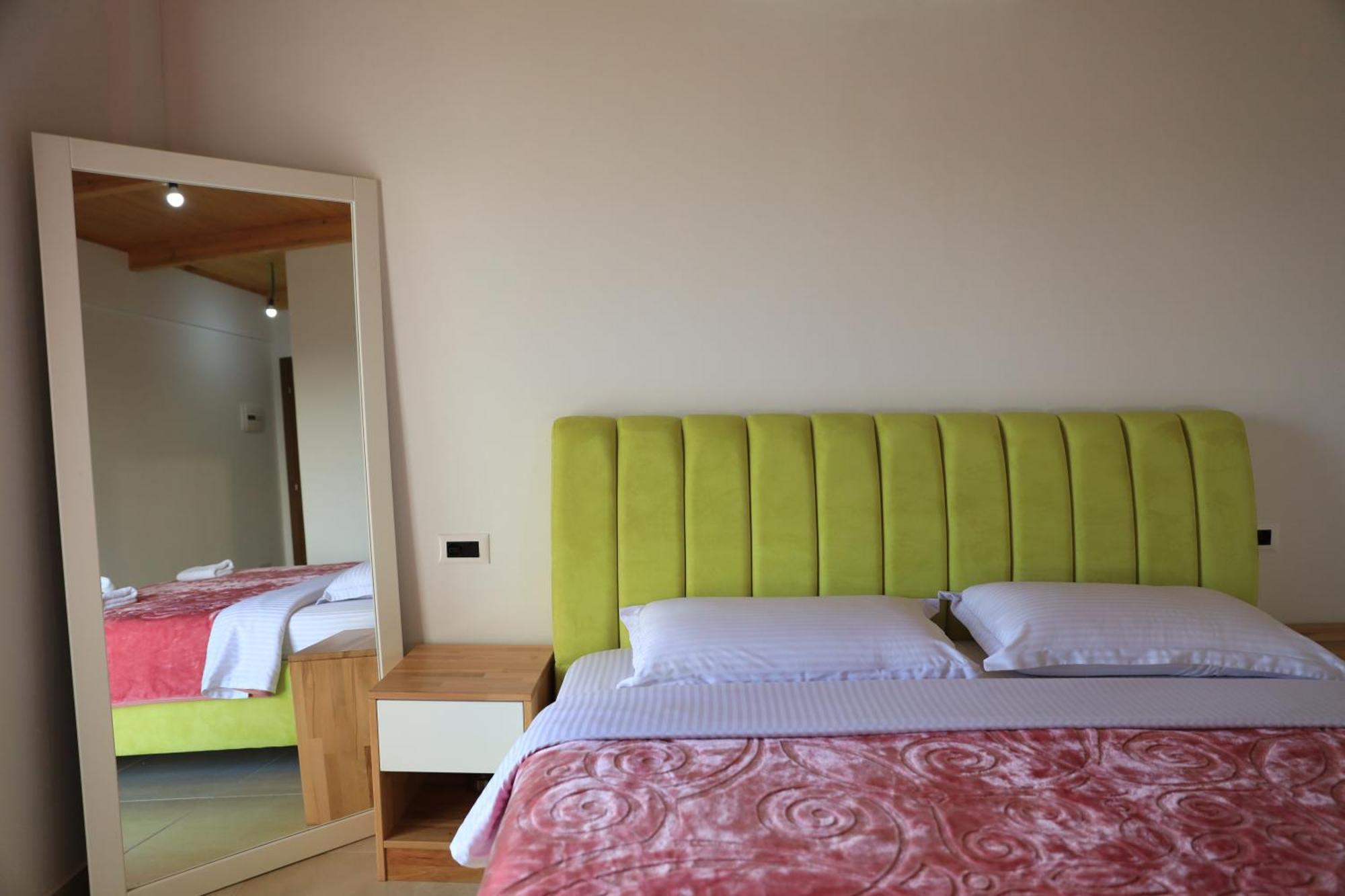 Lahuta E Vjeter Agroturizem Hotel Lac Екстериор снимка