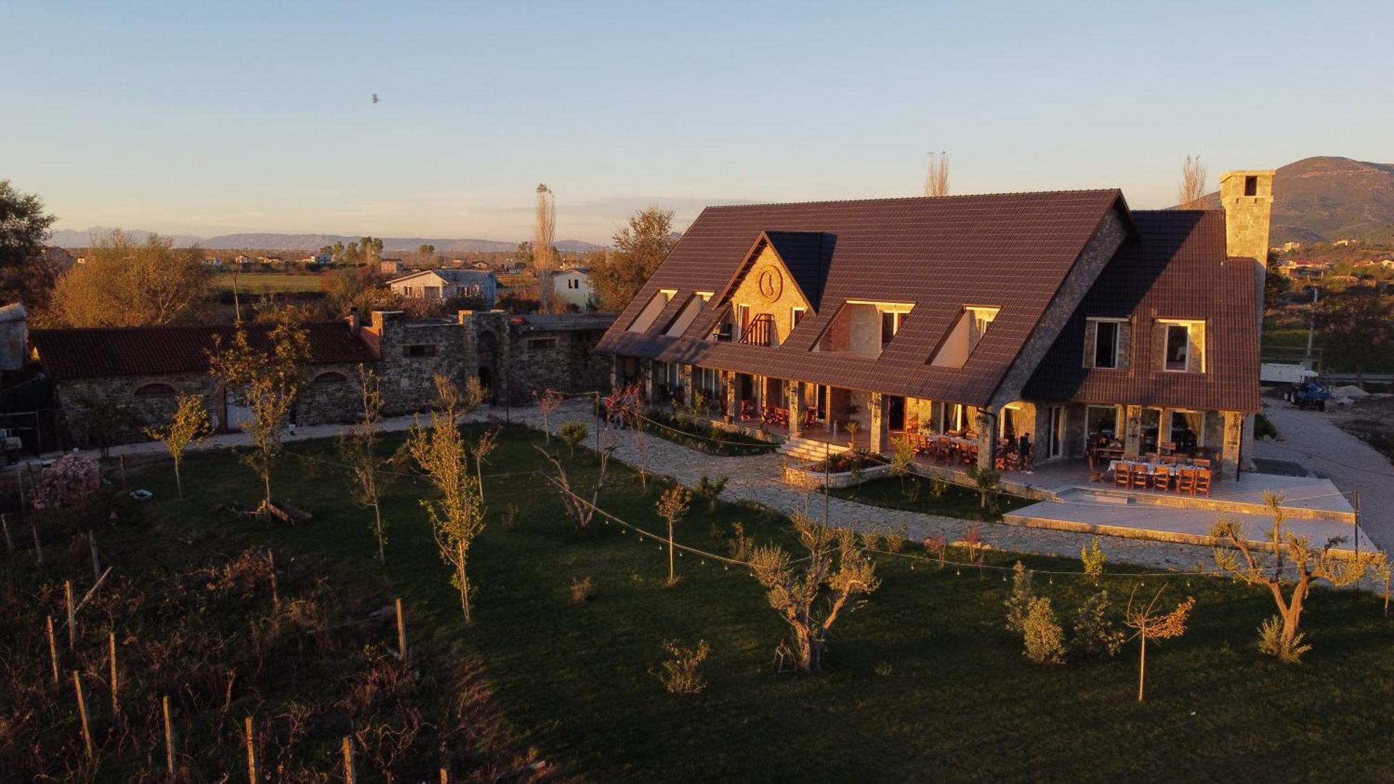 Lahuta E Vjeter Agroturizem Hotel Lac Екстериор снимка