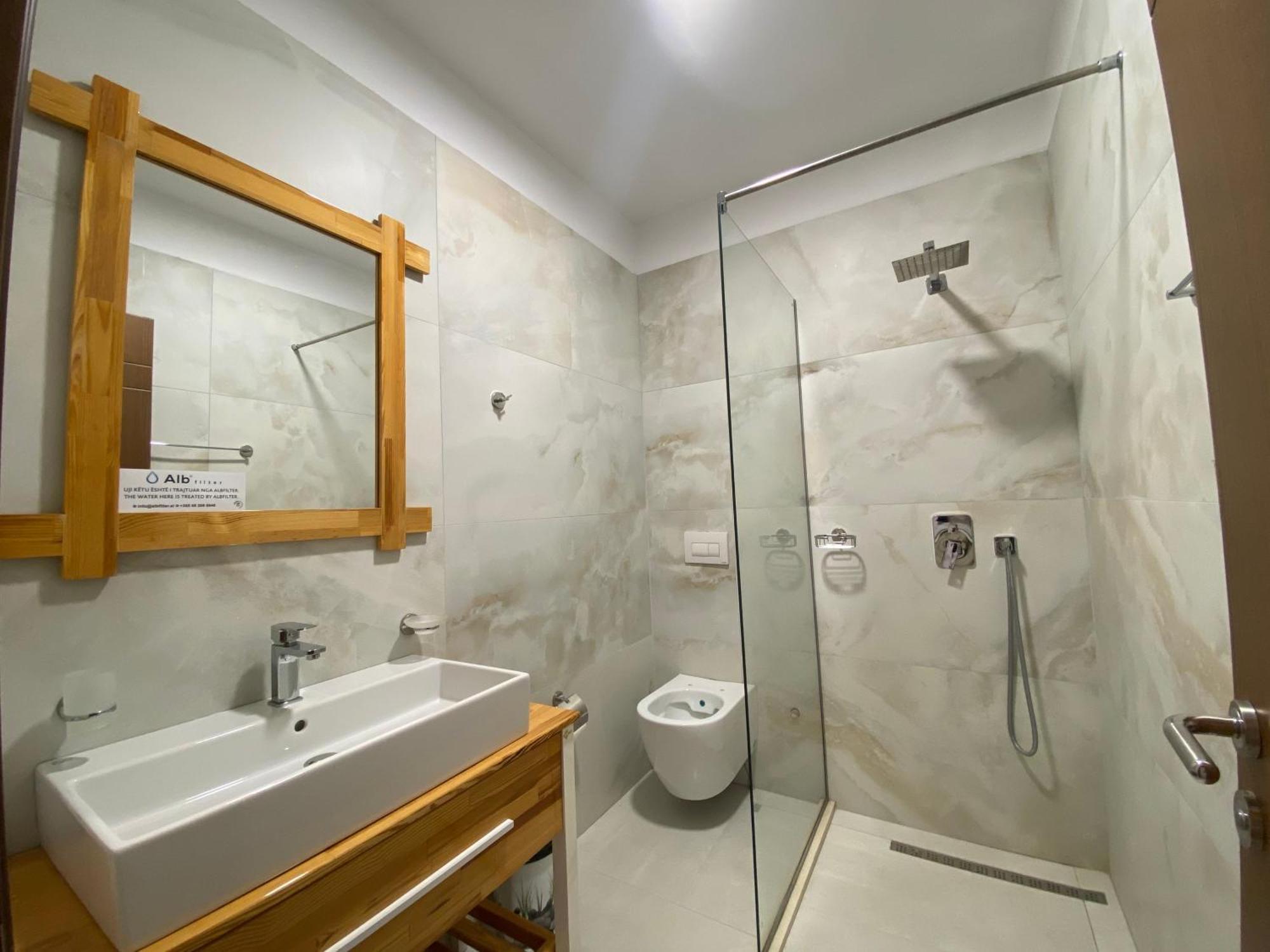 Lahuta E Vjeter Agroturizem Hotel Lac Екстериор снимка