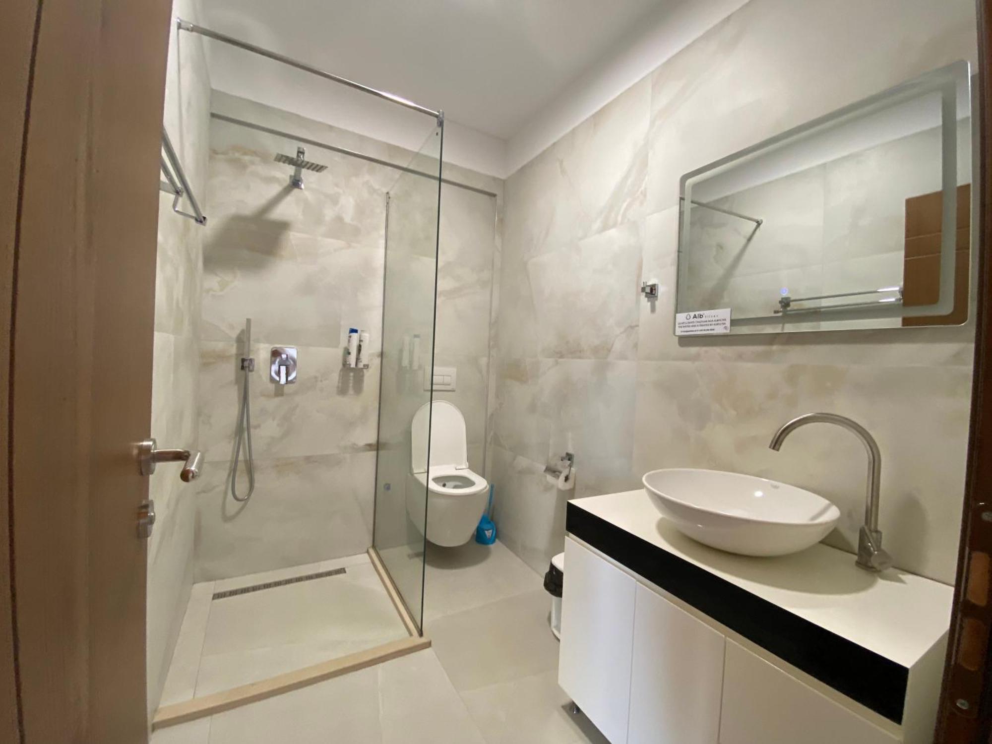 Lahuta E Vjeter Agroturizem Hotel Lac Екстериор снимка