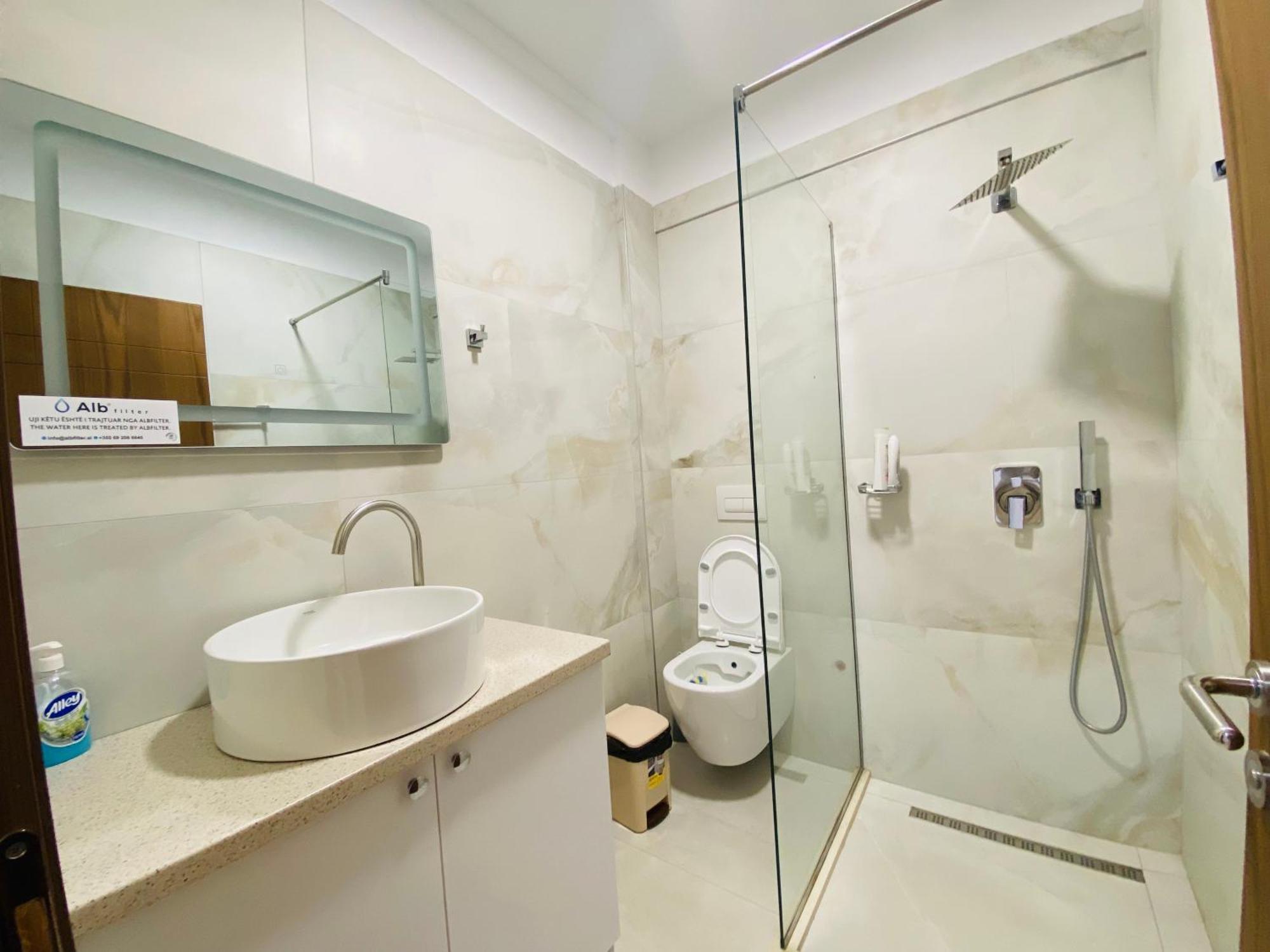 Lahuta E Vjeter Agroturizem Hotel Lac Екстериор снимка